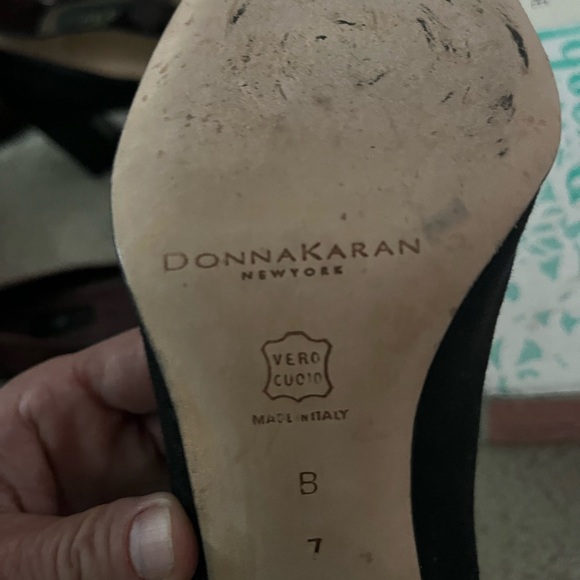 Donna Karan Classic Block Heel - Picture 3 of 4